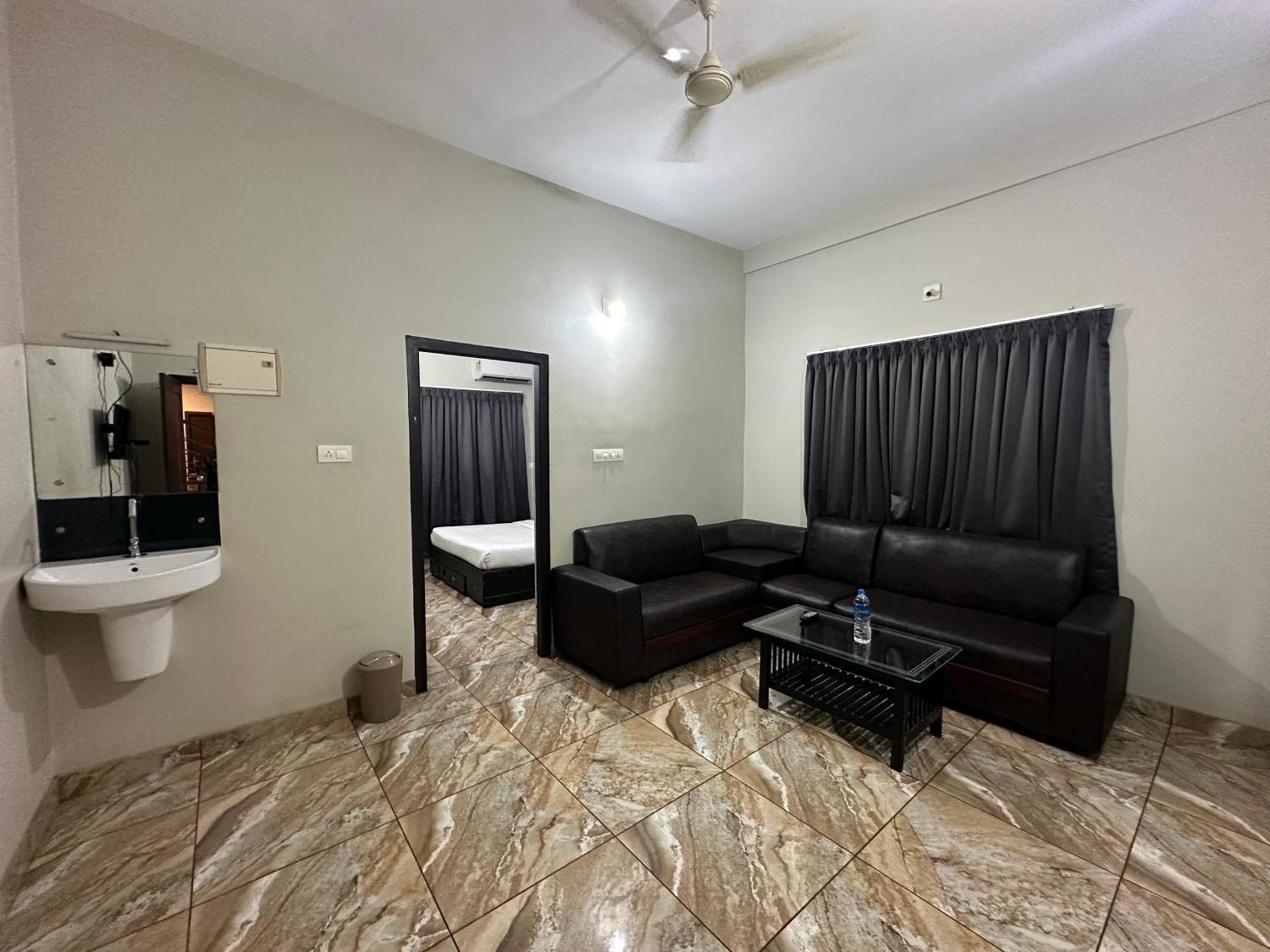 Zahir Residency Hotel Kondotty Екстериор снимка